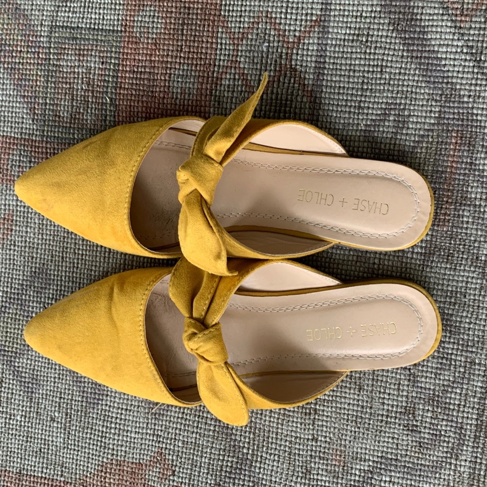 Chase and Chloe flat mules with bow detail, size 9